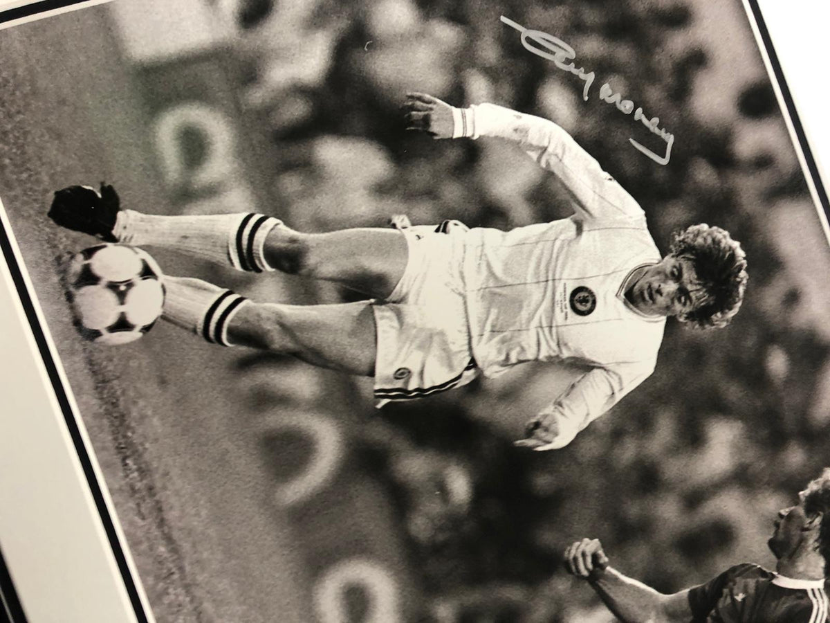 Photo Signée Aston Villa FC – Finale Coupe D'Europe 1982 – Cowans & Tony Morley